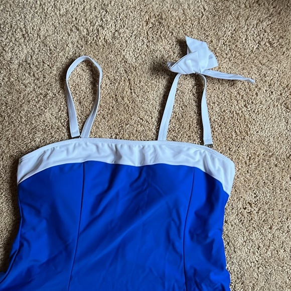 Lookbook - Picture 2 of 8